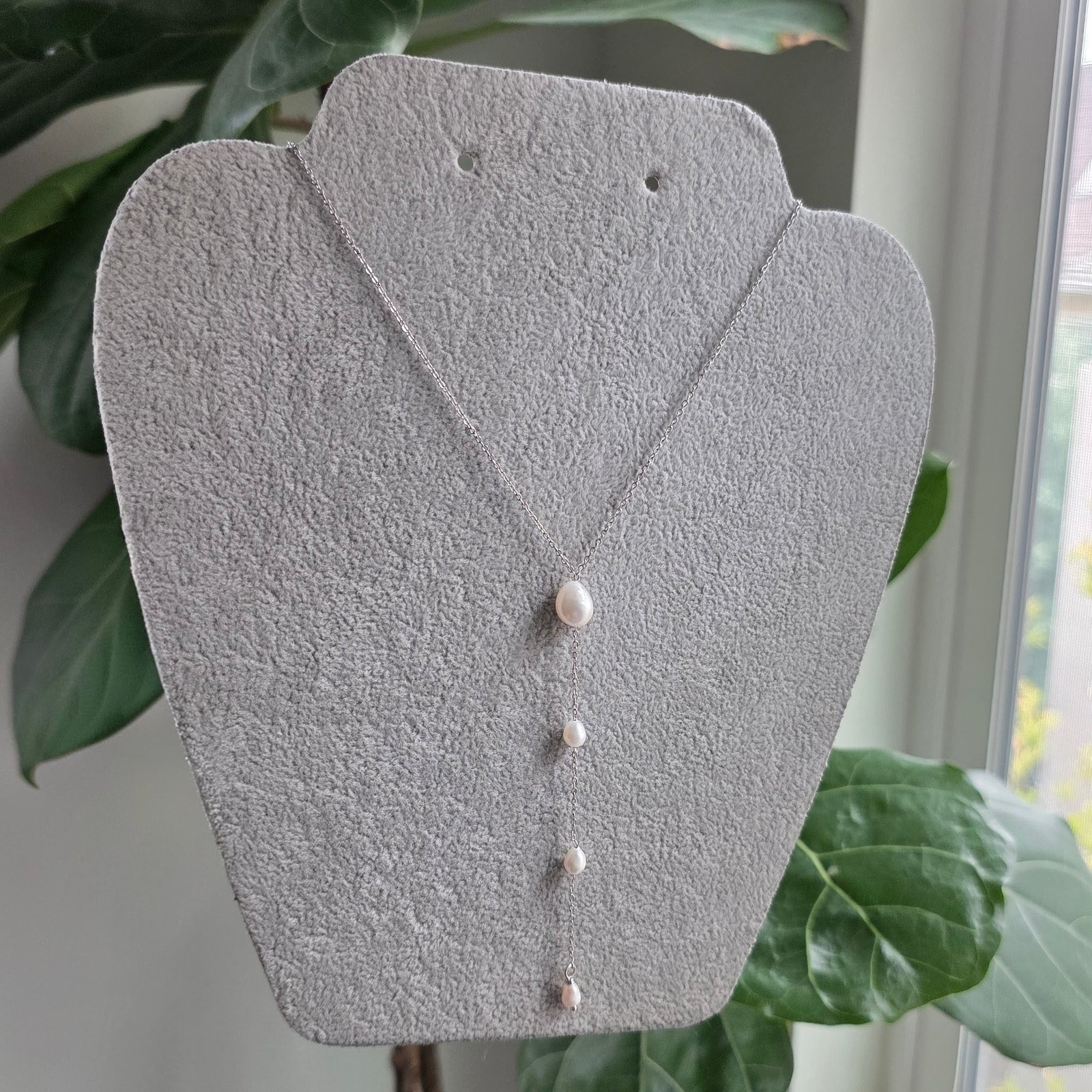 Aureline Pearl Line Necklace